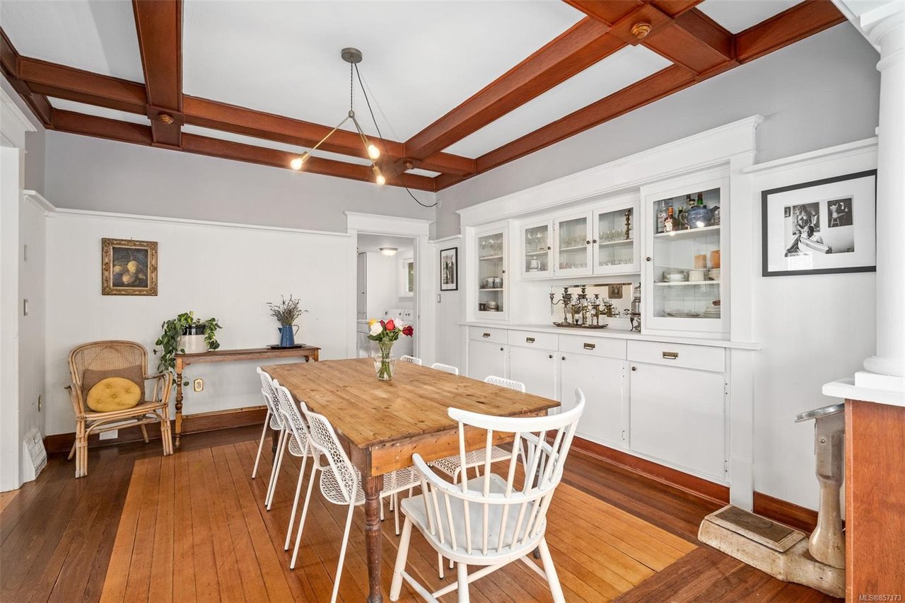 2632 Fernwood Rd