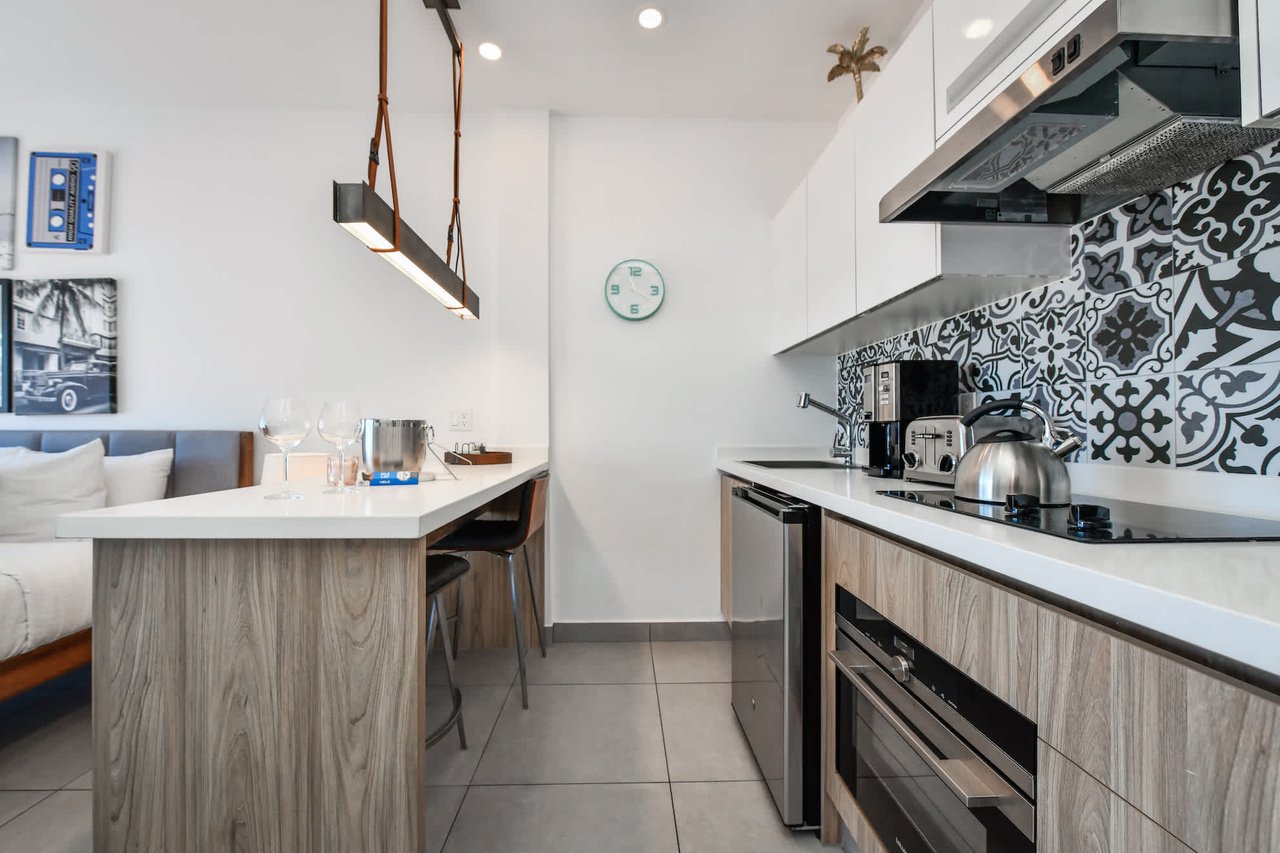 Harbour House 602 S