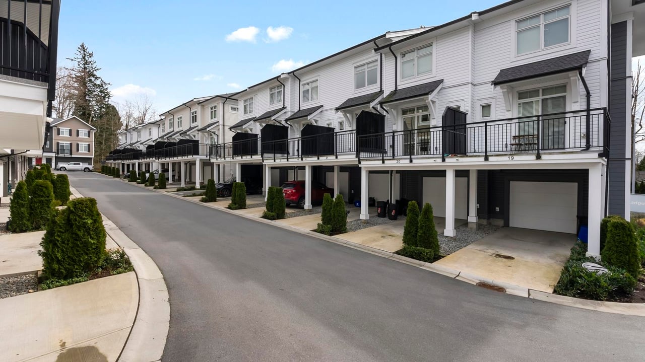 21-2070 Oak Meadows Dr
