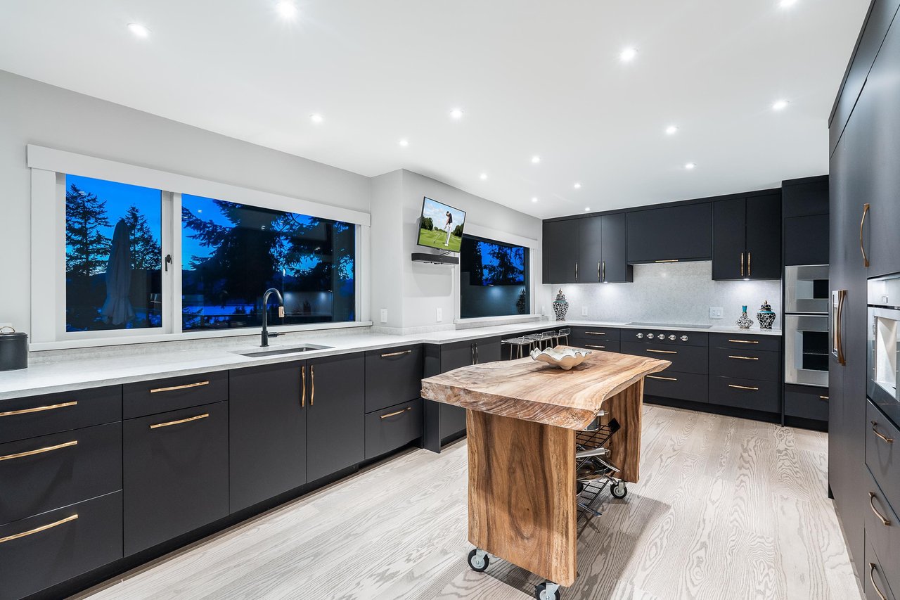 6242 St. Georges Cres