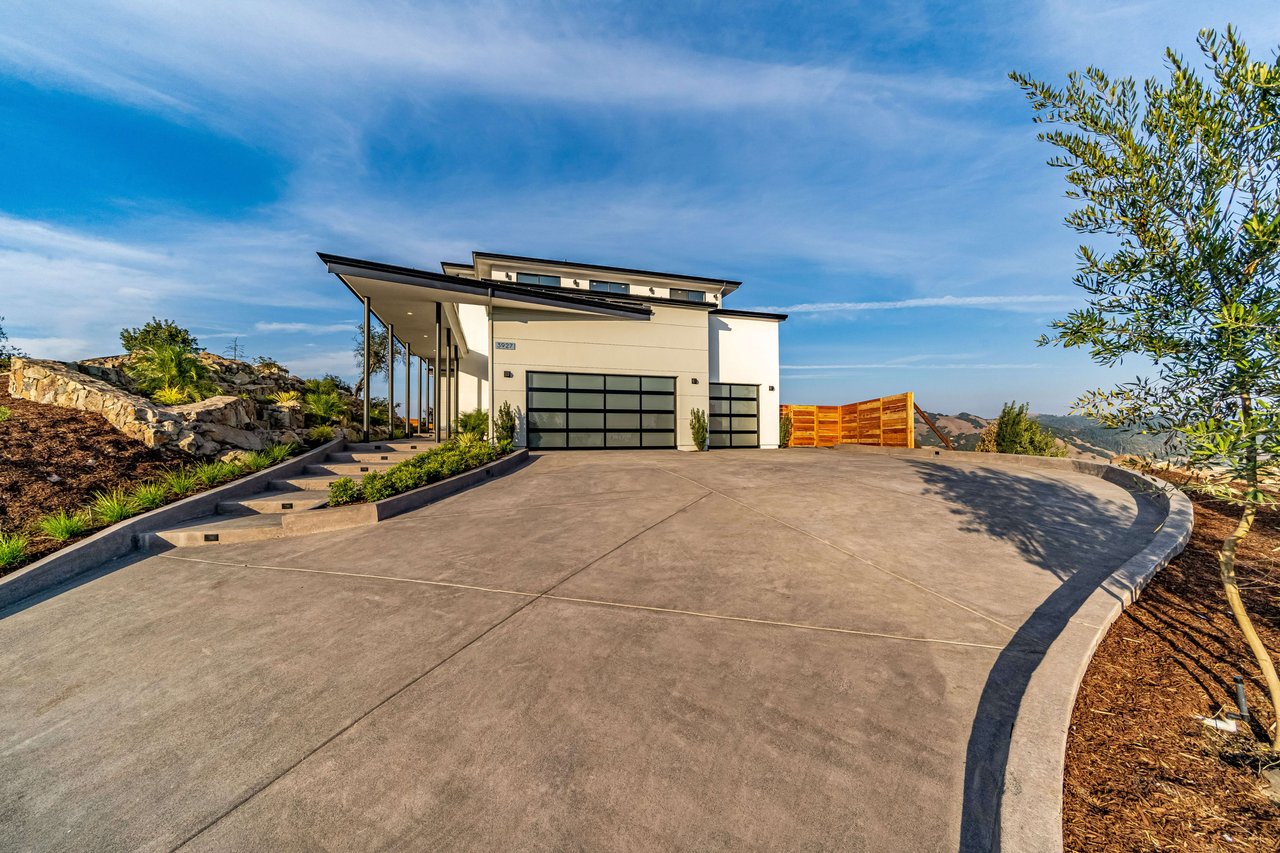 3927 Rincon Ridge Drive