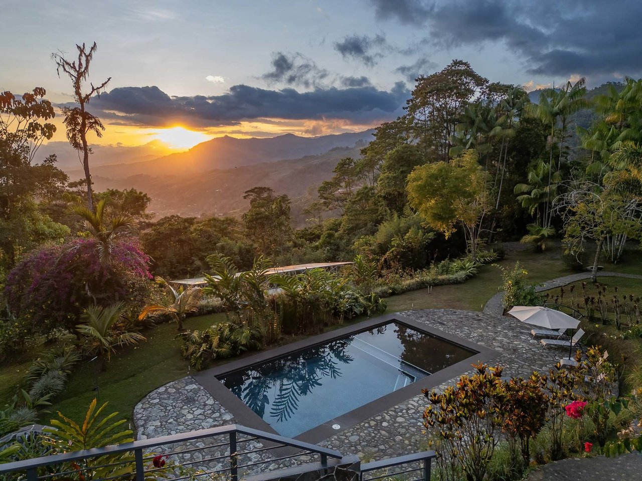 Luxurious Mountain Villa Retreat, Perez Zeledon, San Jose