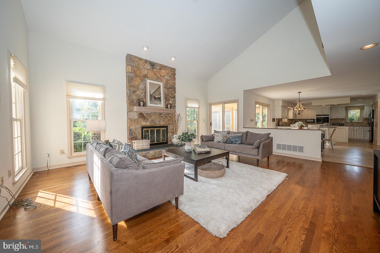 25 Autumn Hill Ln