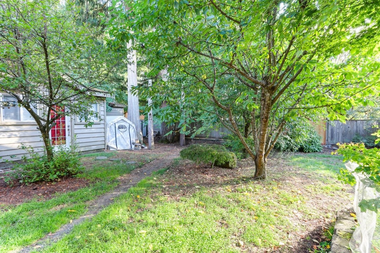 2552 Jura Cres
