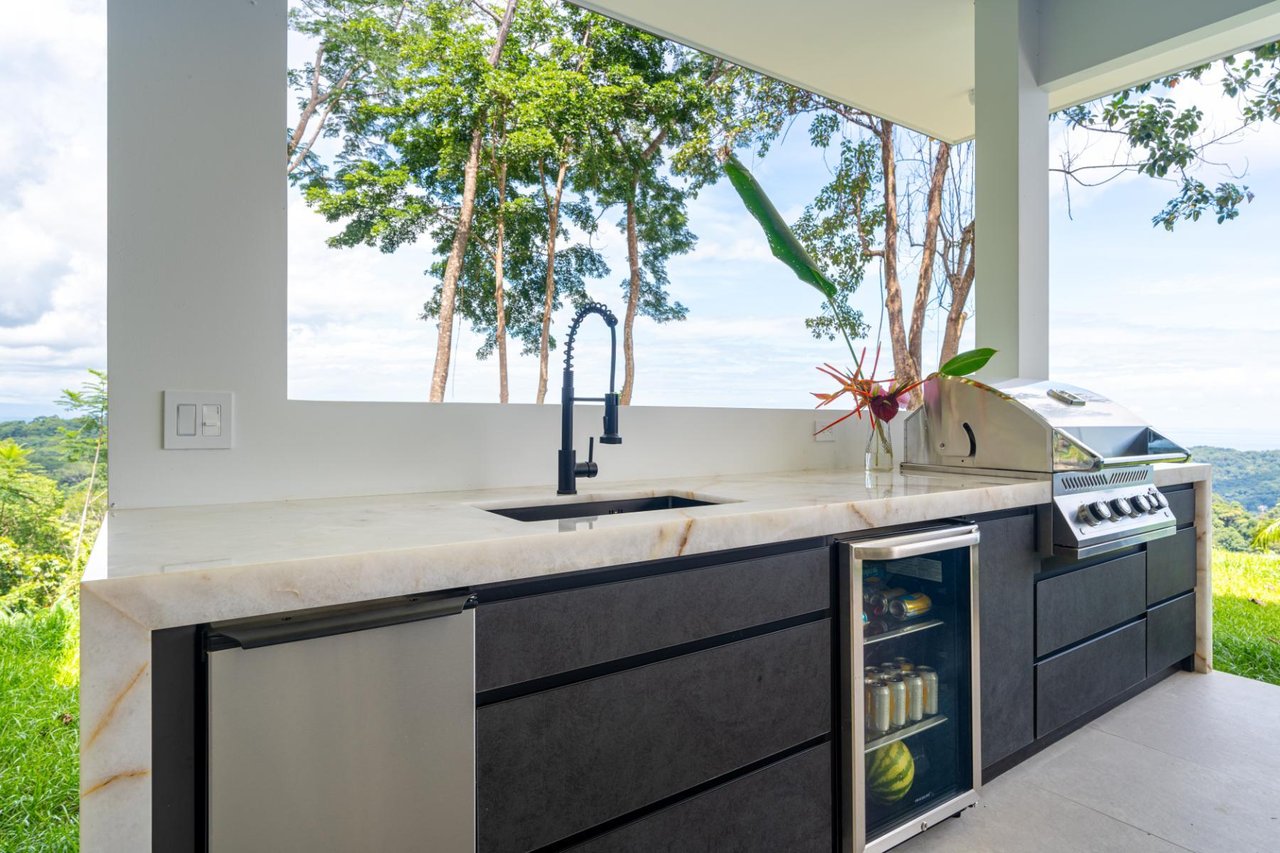 Private Solar Powered Ocean View Villa, Ojochal, Puntarenas