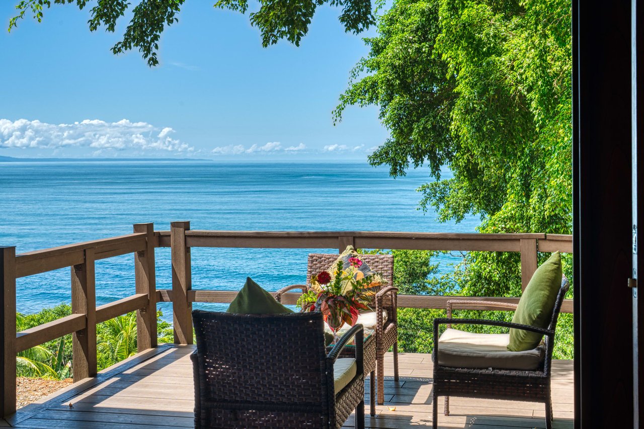 Boutique Hotel Overlooking the Pacific Ocean