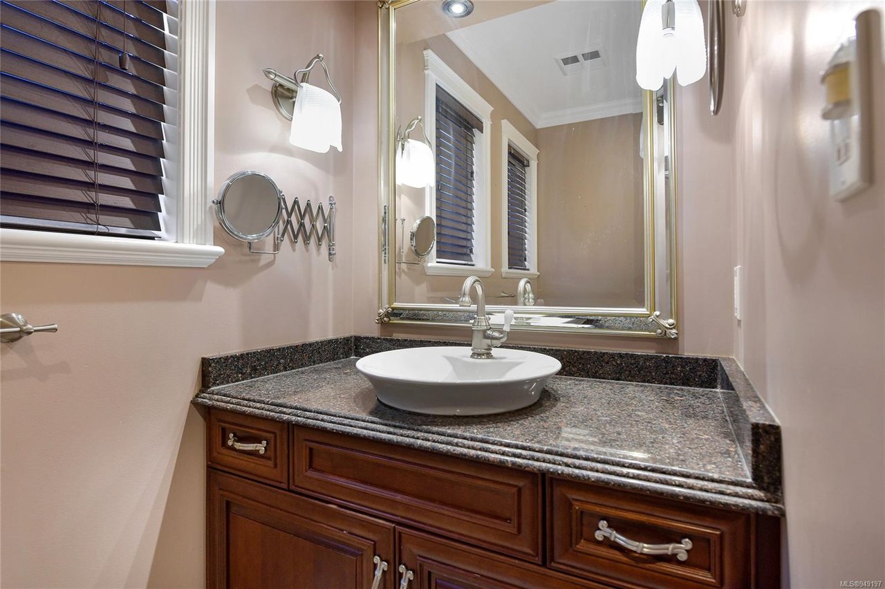 879 Denford Cres