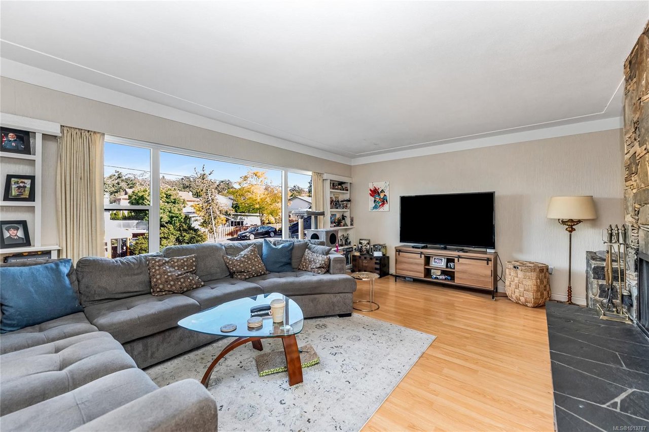 3938 Marjean Pl