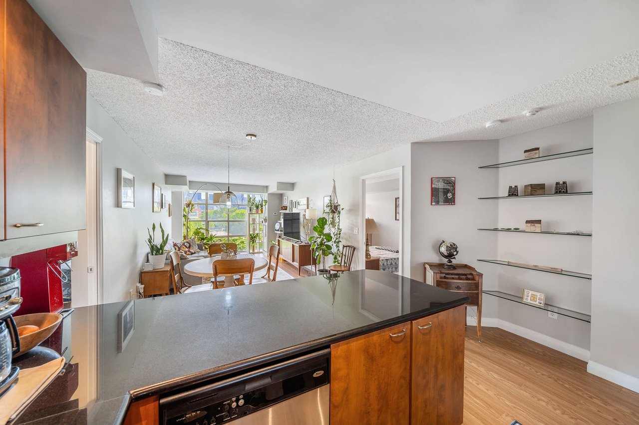 15 Stafford Street #401