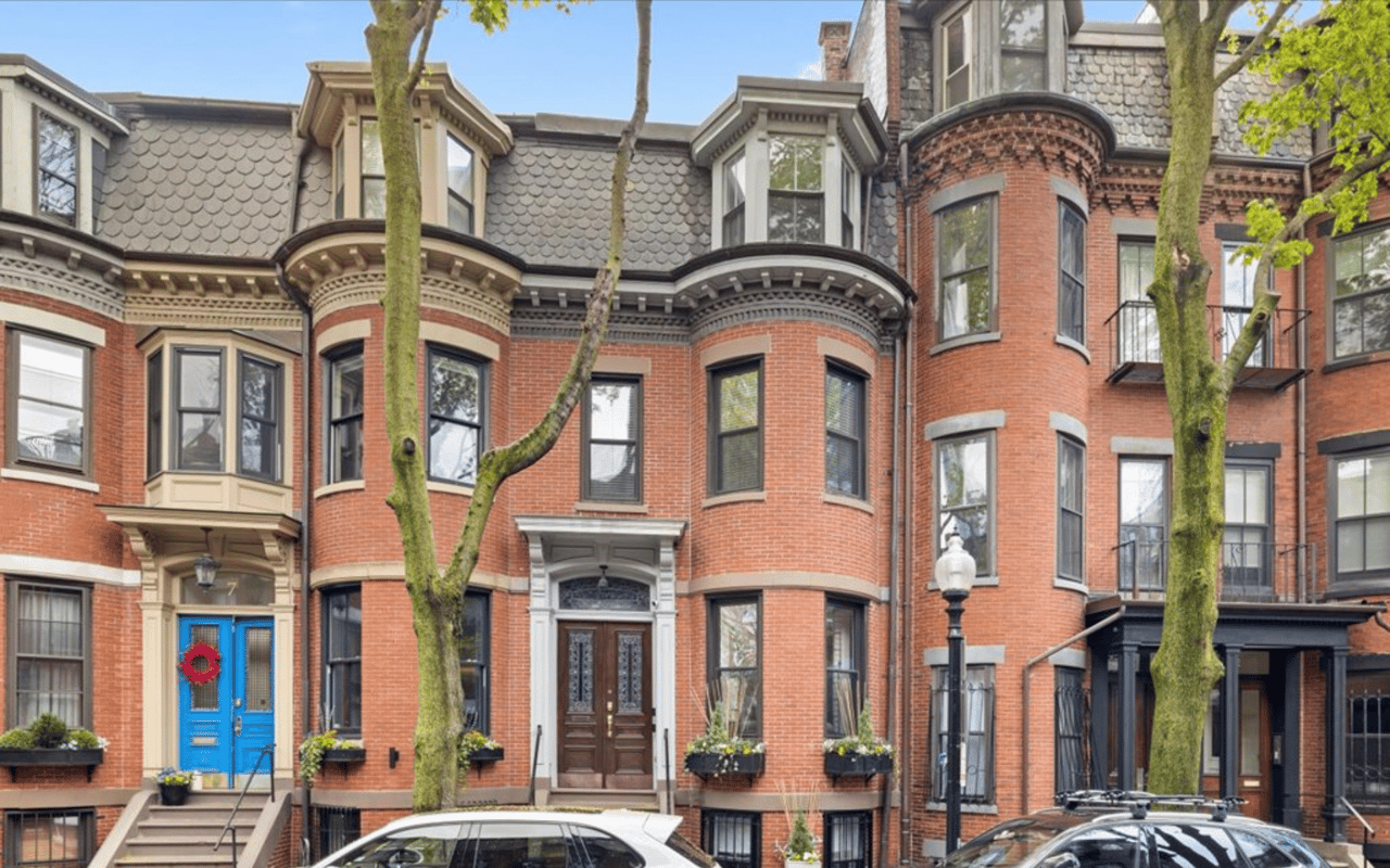 The Pros and Cons of Living in a Homeowners Association (HOA)