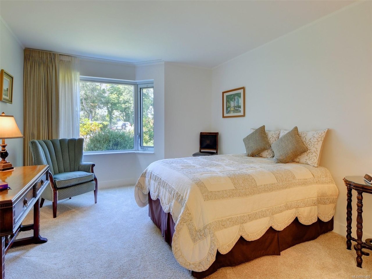 110-1370 Beach Dr