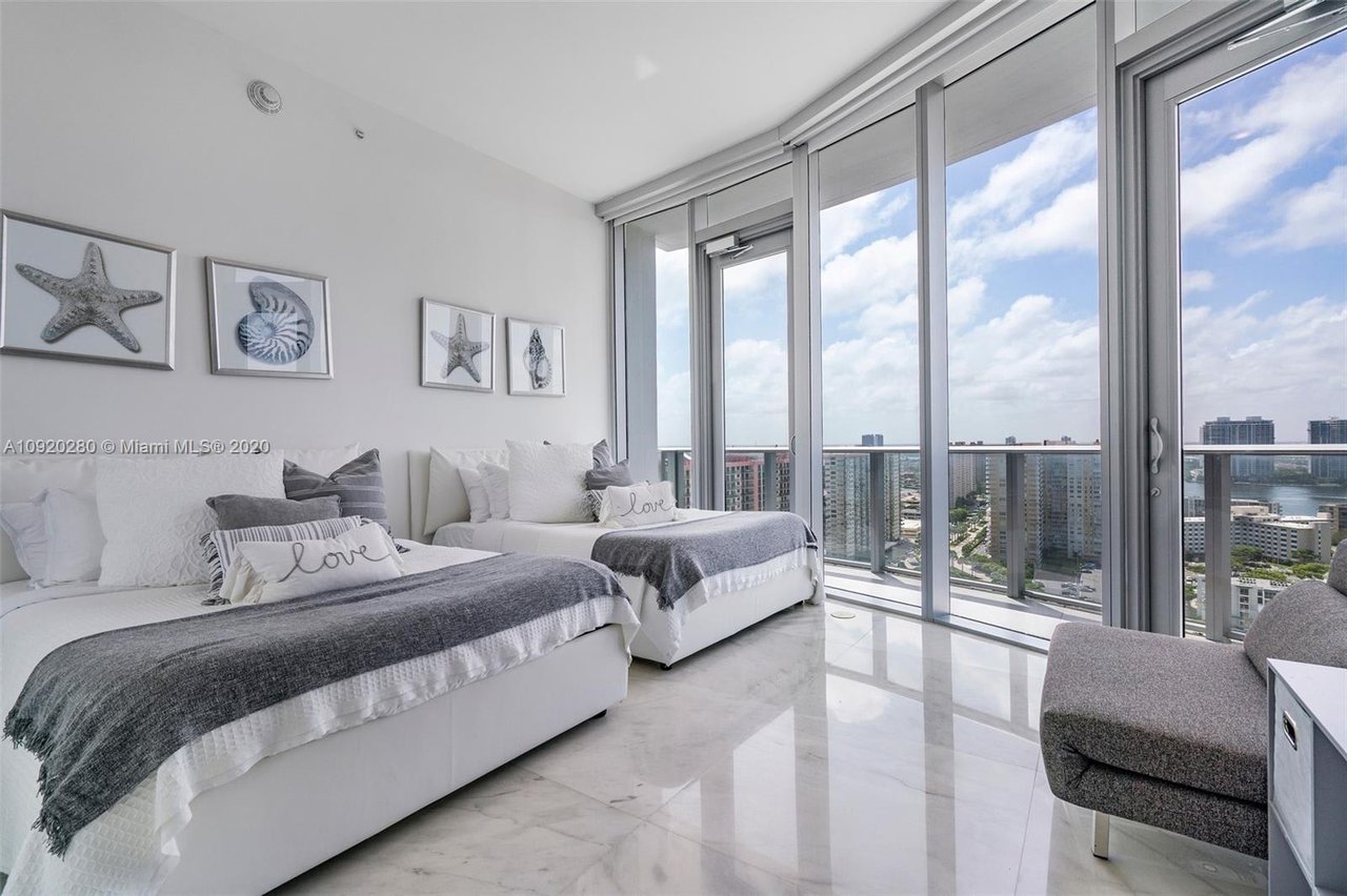 17475 Collins Ave Unit 1803