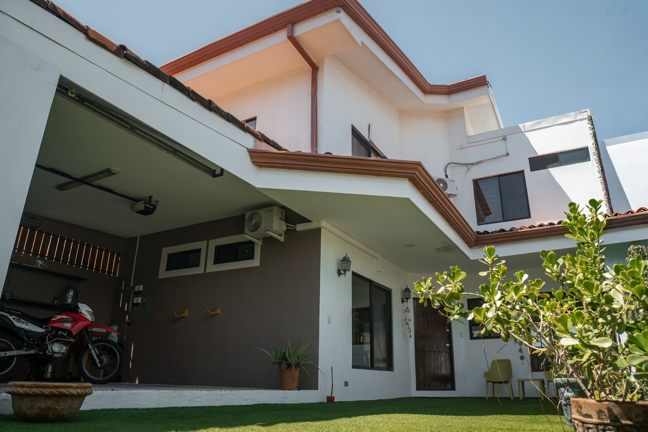 Modern Tropical Valley View Home, Tamarindo, Guanacaste