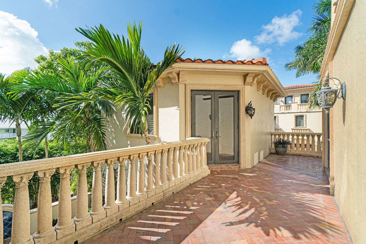 5610 N Ocean Blvd