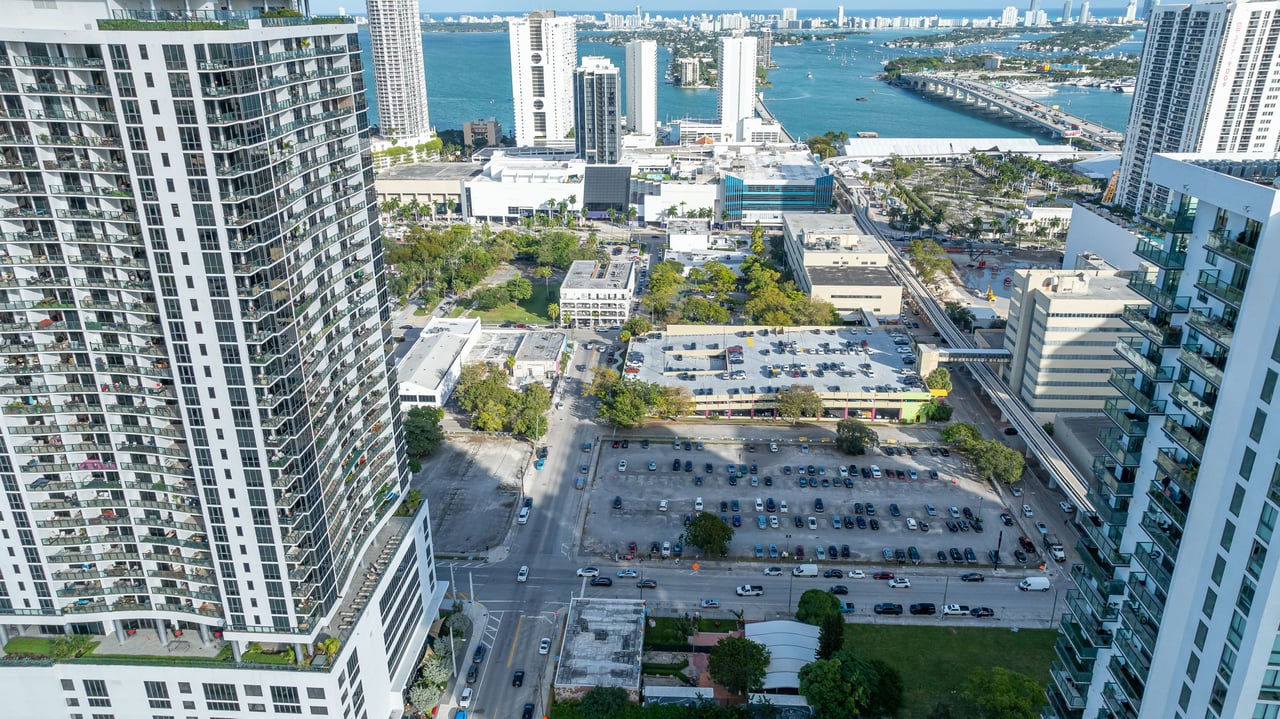 Luxury Reastaurant in Miami