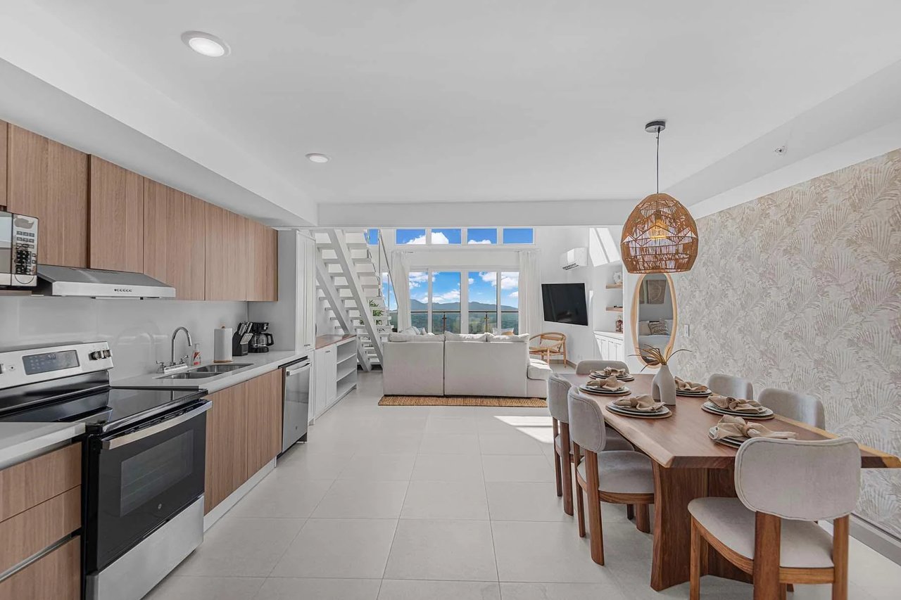 Luxury Oceanview Corner Penthouse, Jaco, Puntarenas