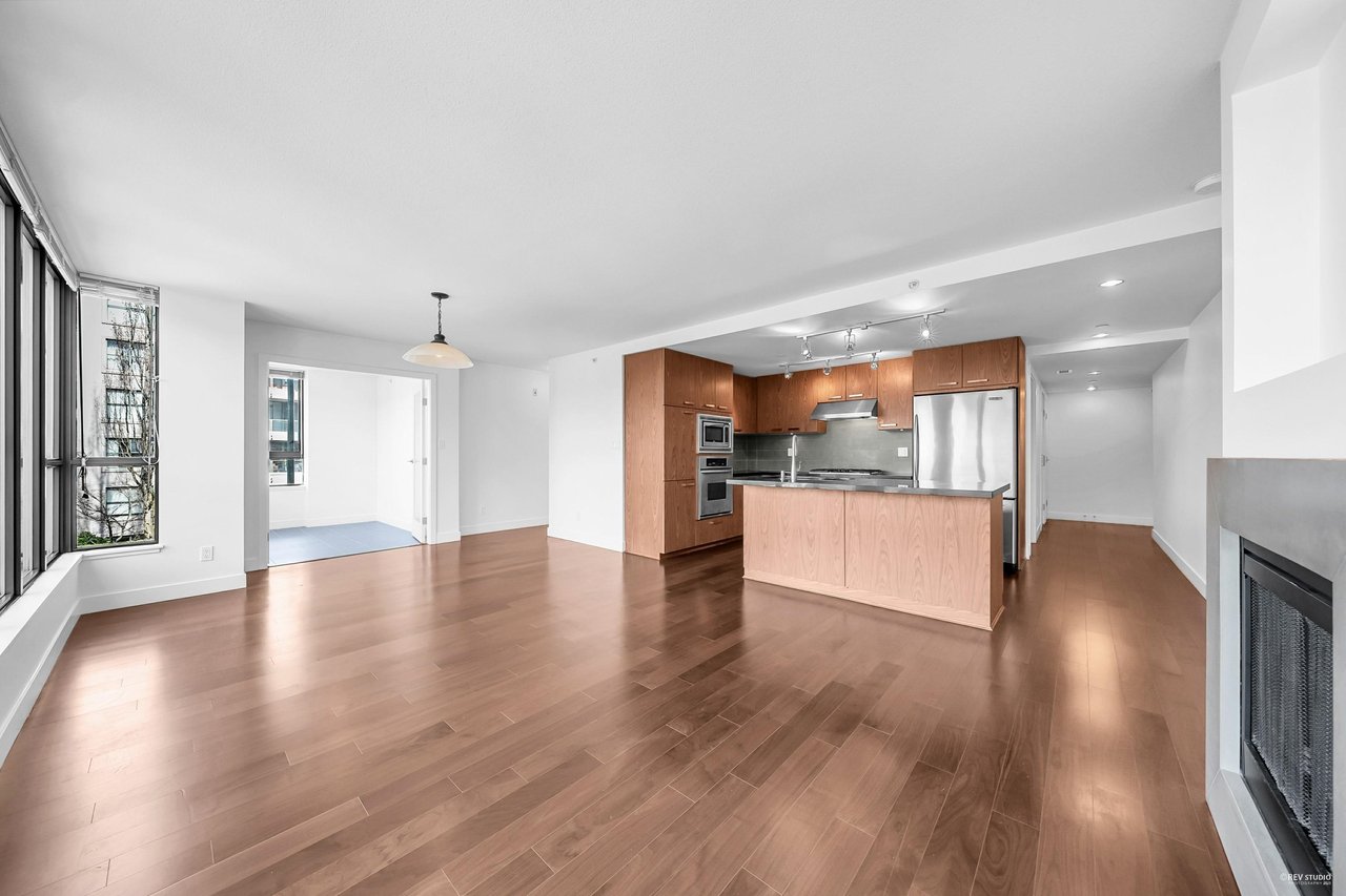 202-3228 Tupper St