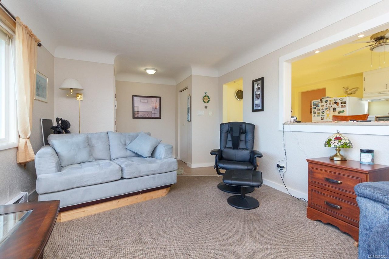 872 Old Esquimalt Rd