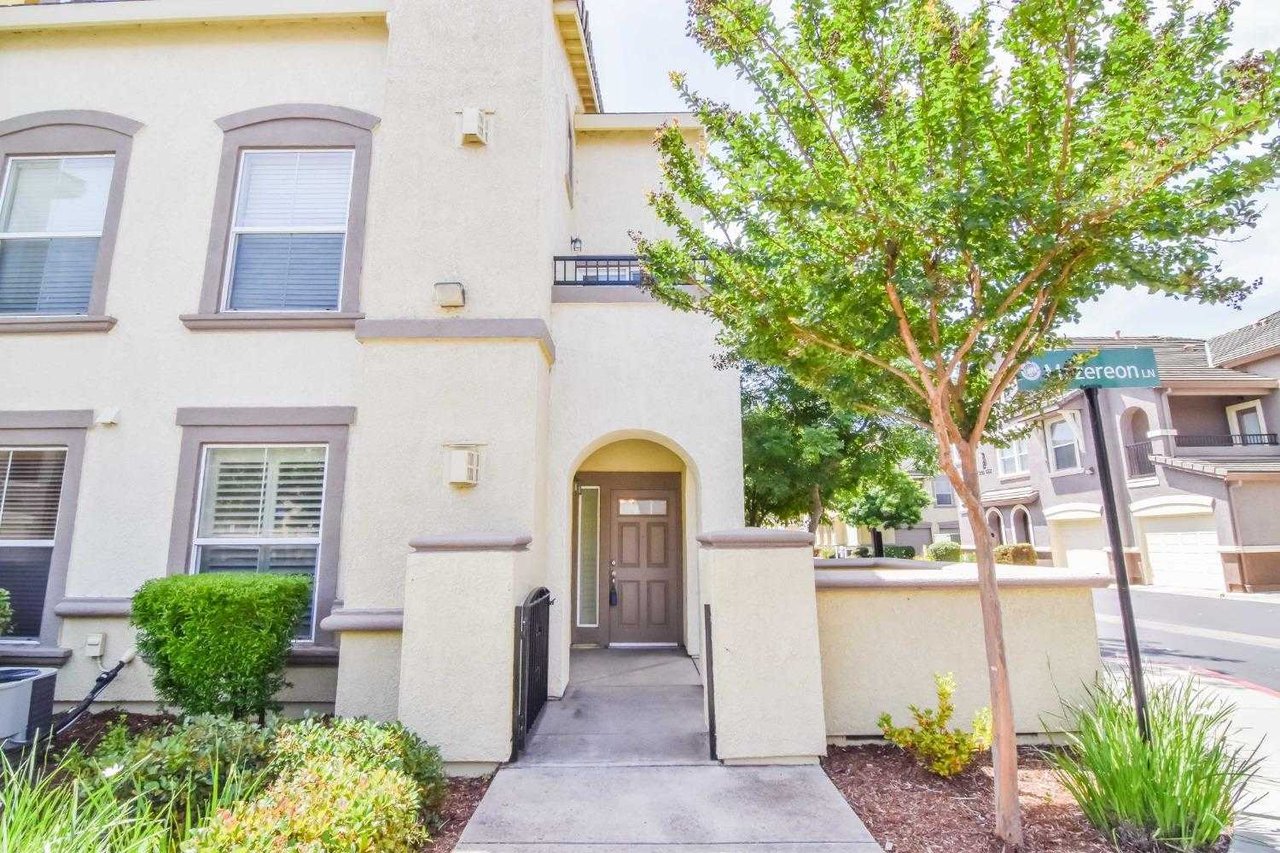 5533 Tares Circle