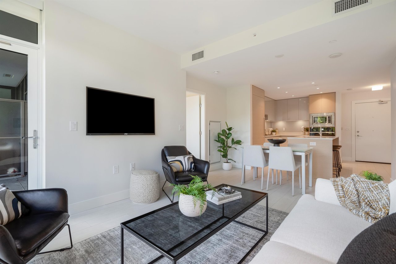 208-3538 Sawmill Cres