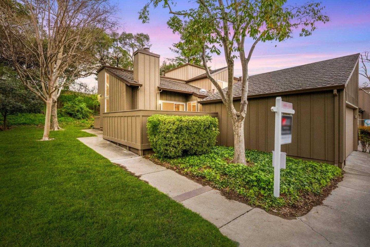 109 Charter Oaks CIR