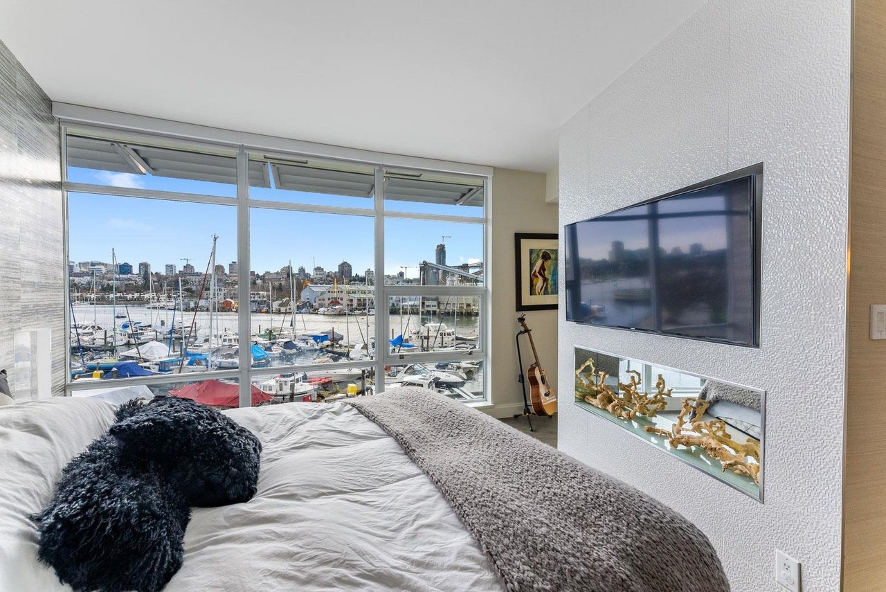 302-628 Kinghorne Mews