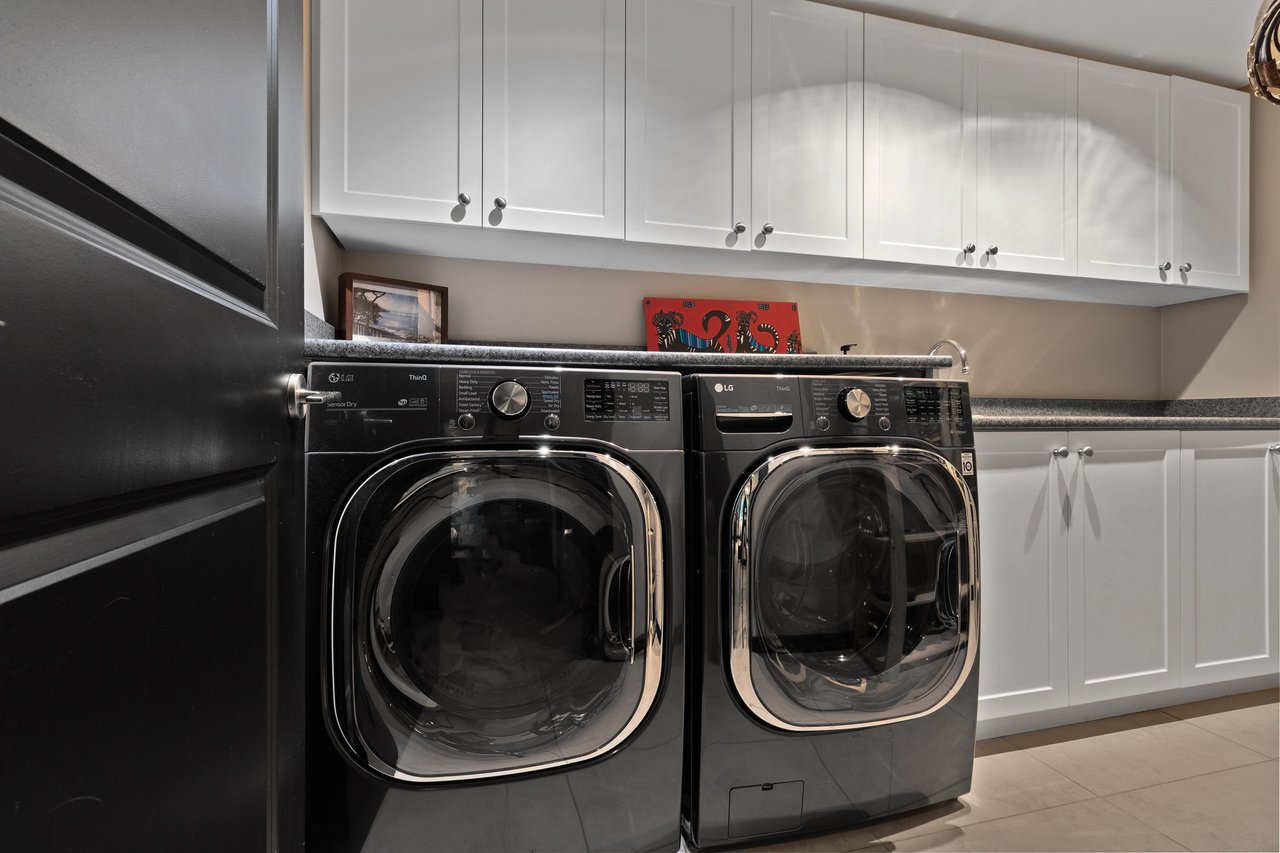215 W 17th St