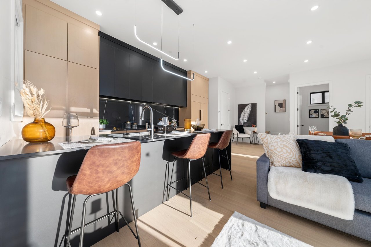 1-3559 Haida Dr