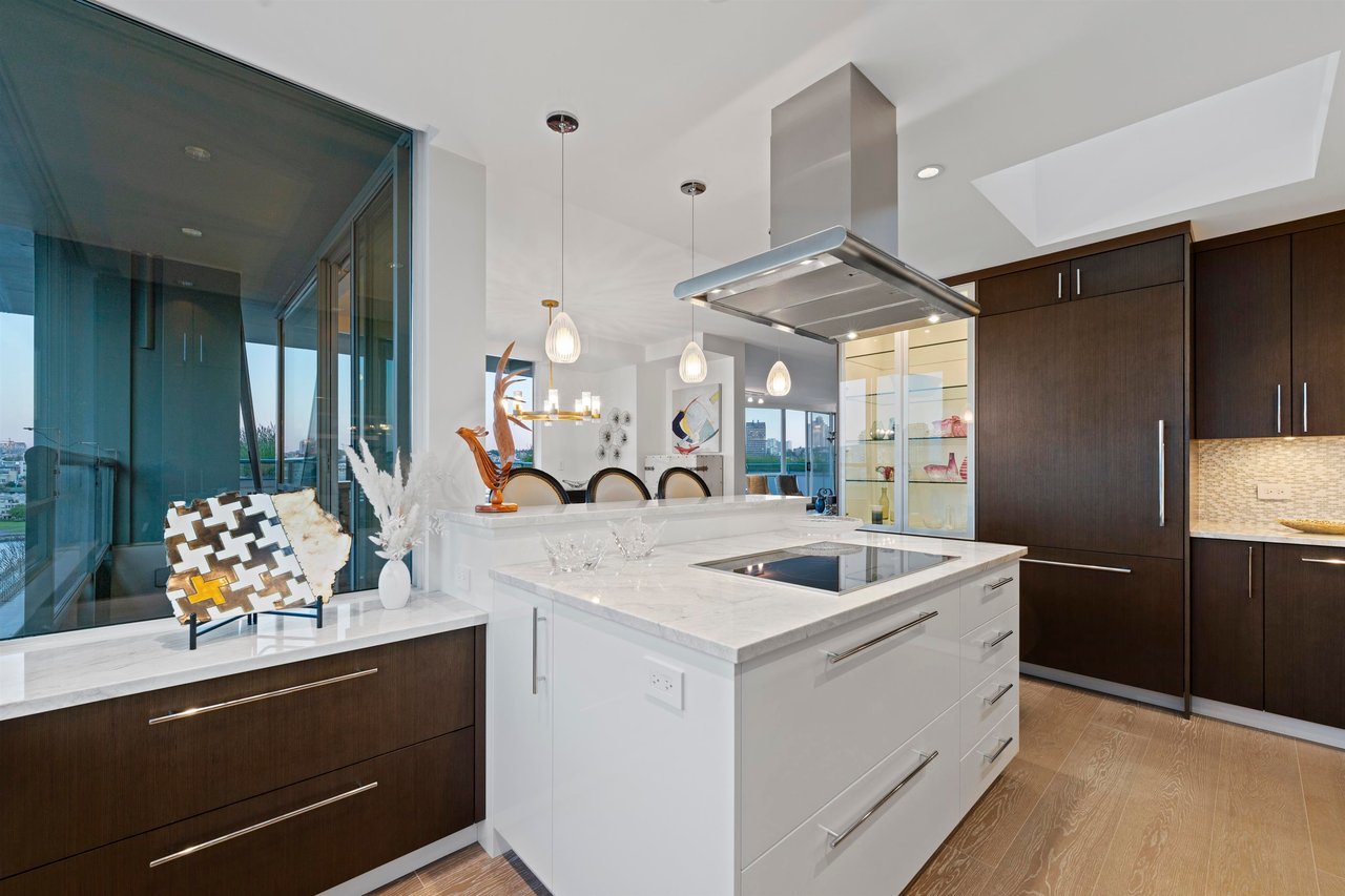 1006-1288 Marinaside Cres
