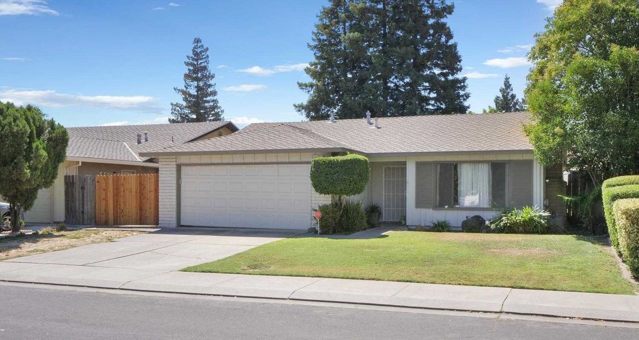2702 Twin Lakes Court