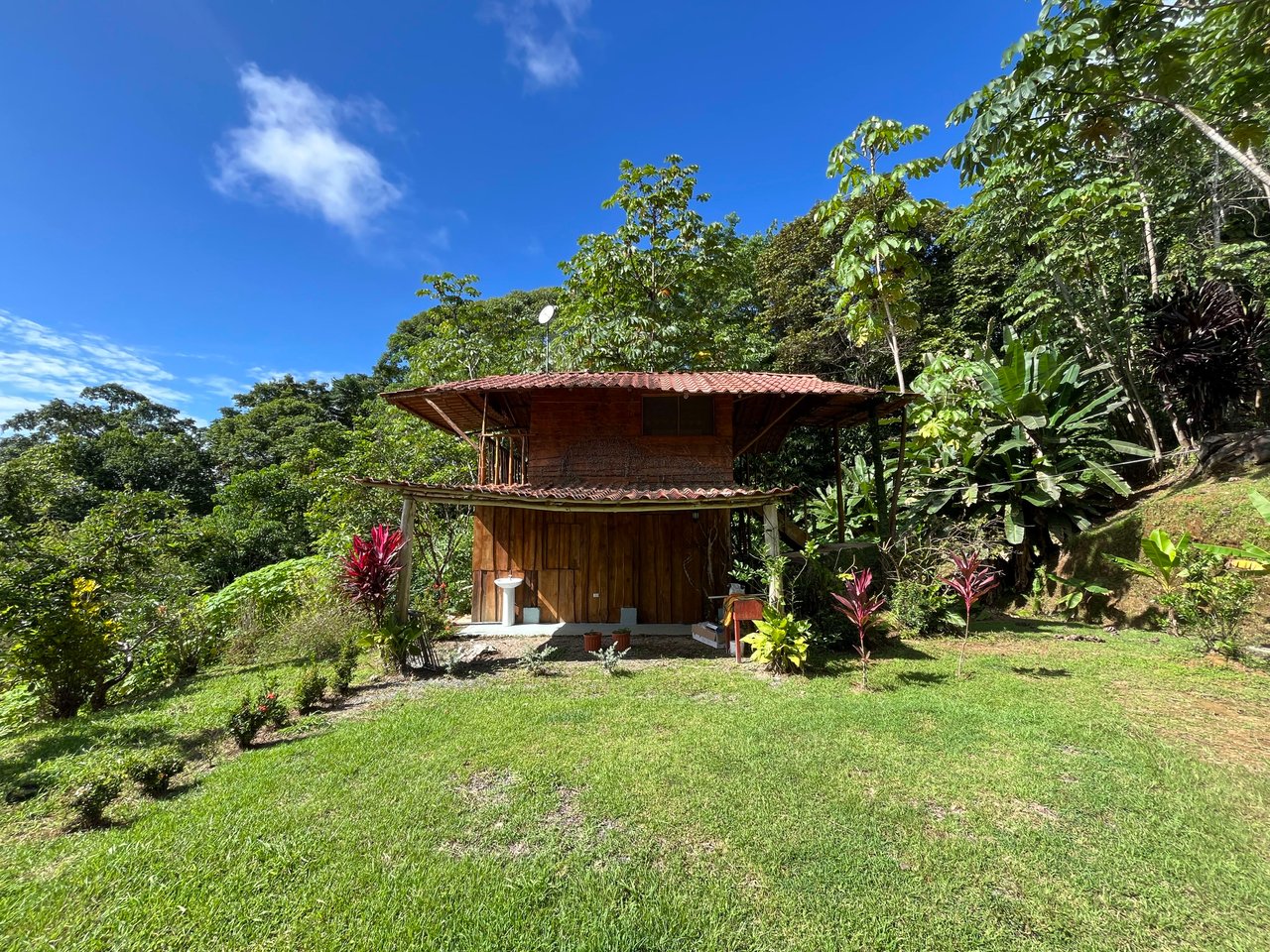 Costa Azul 120-degree Mountain View House With Costarican Wooden House as Lagniappe.