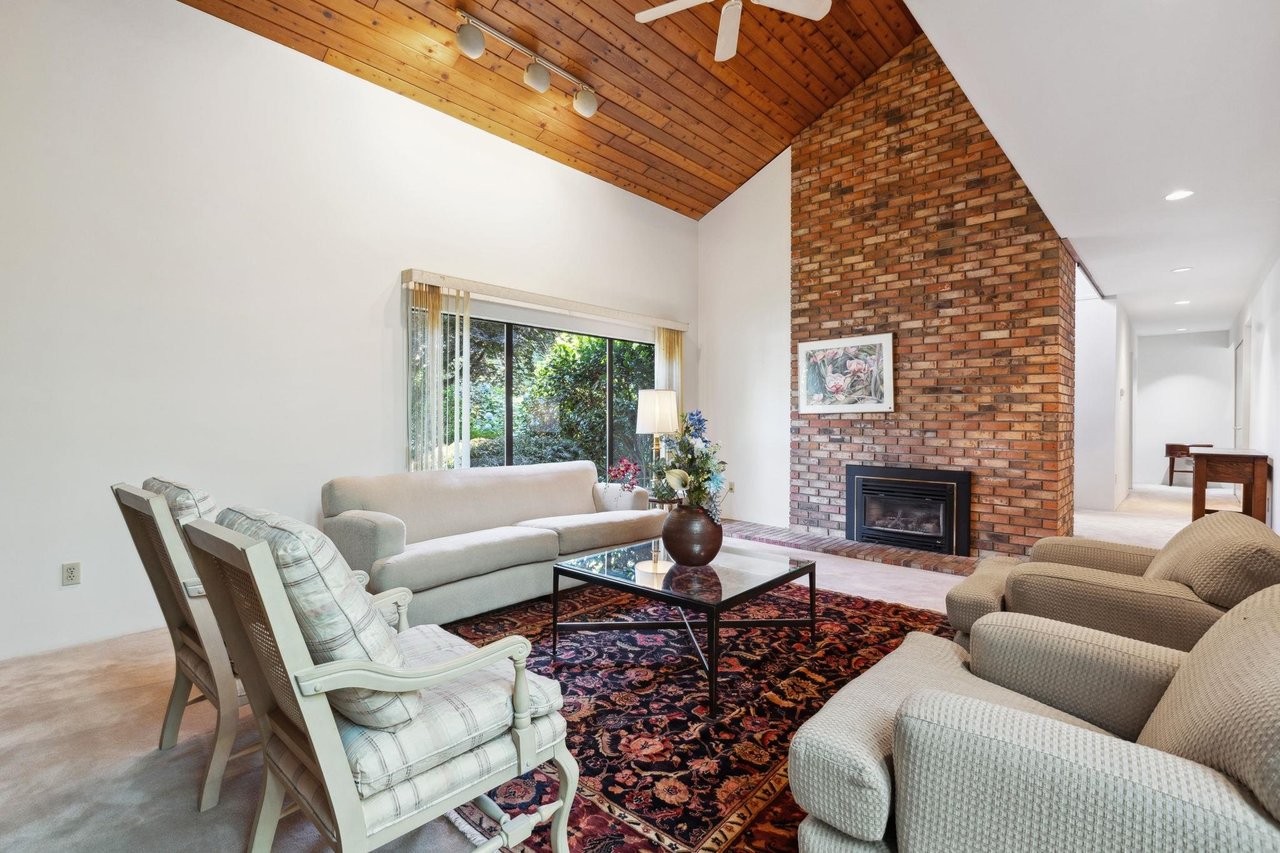 382 Mathers Ave