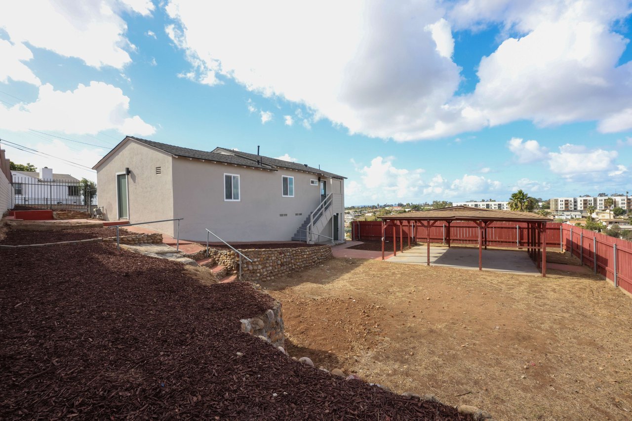 5260 Hilltop Dr