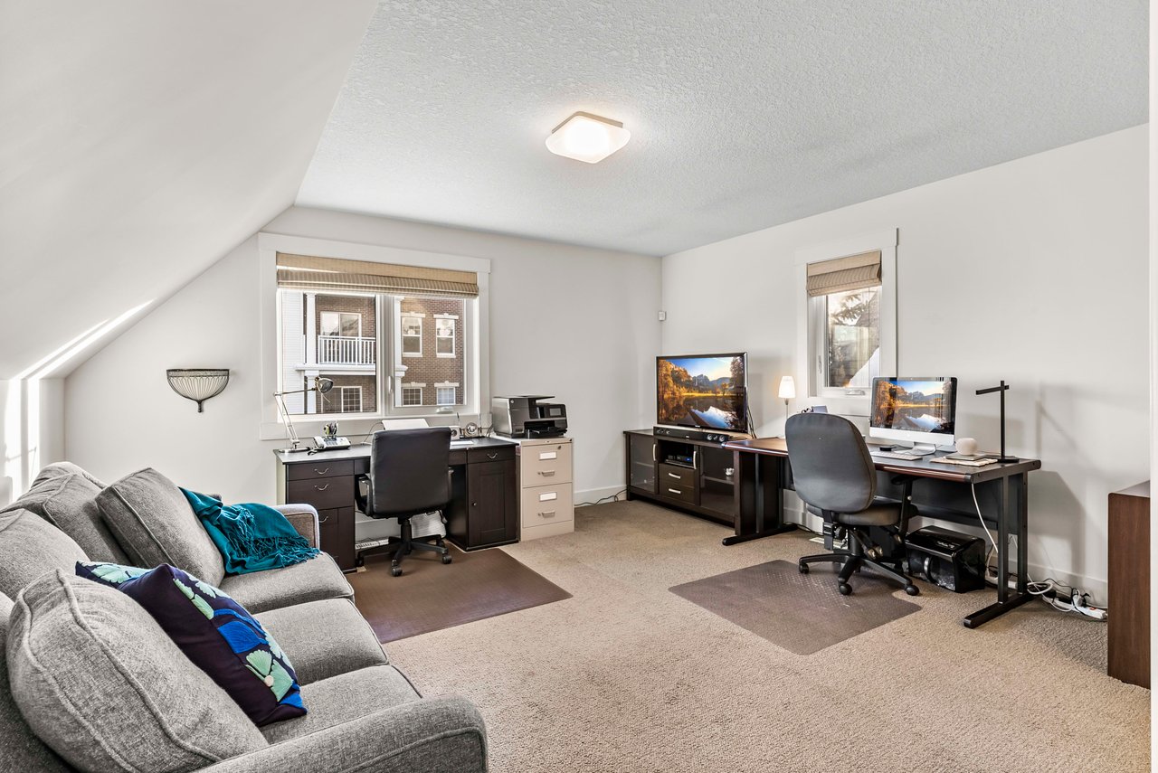 19 Tom Hoppe Mews SW
