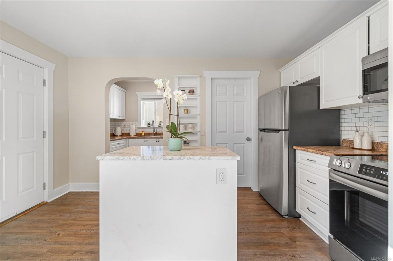 1123 Reynolds Rd, Saanich