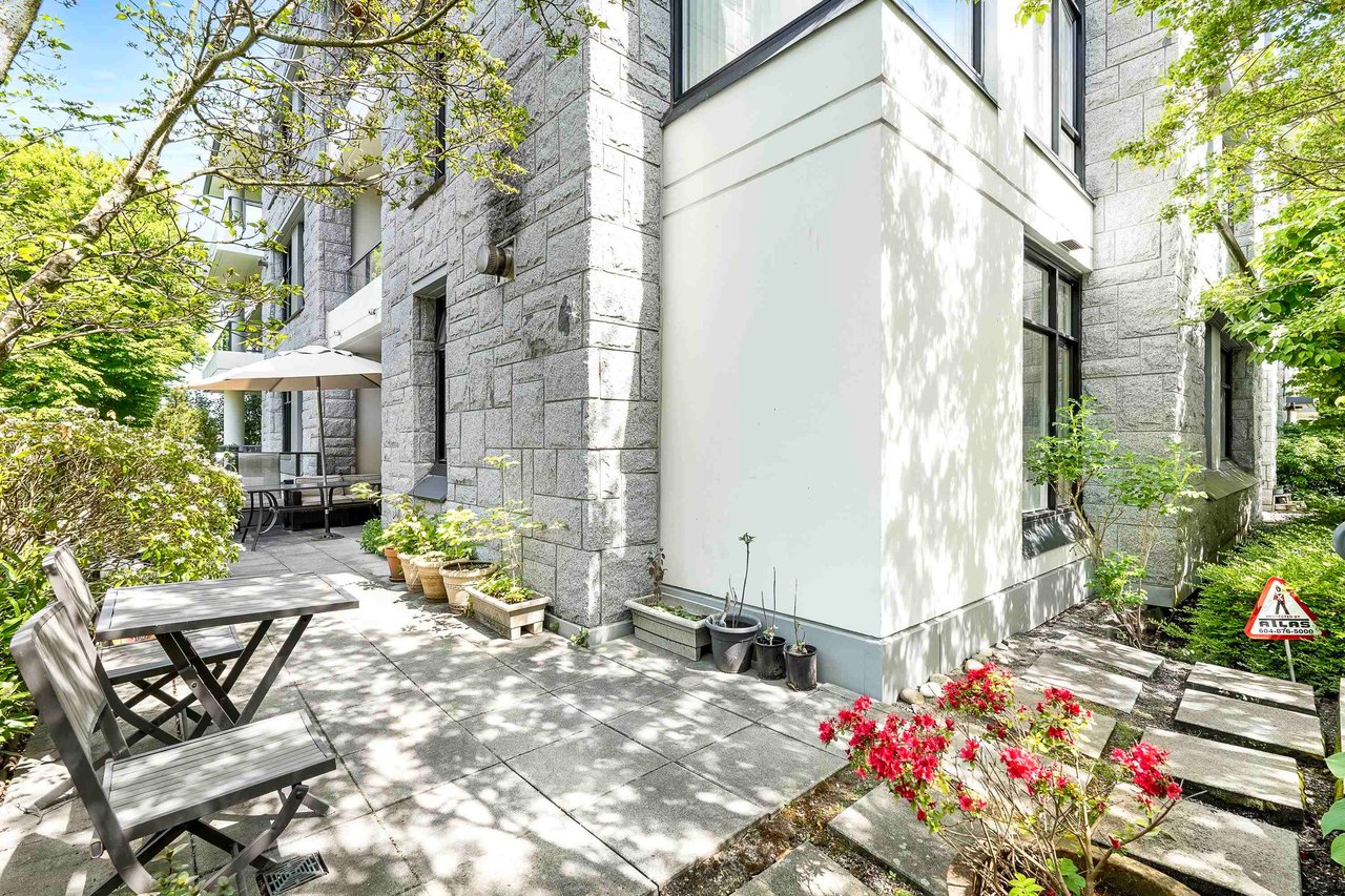 210-5989 Iona Dr