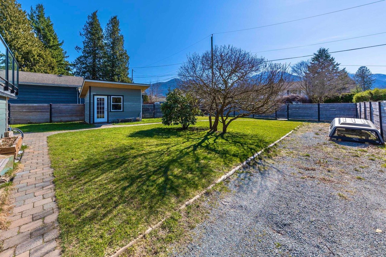 2000 Garibaldi Wy
