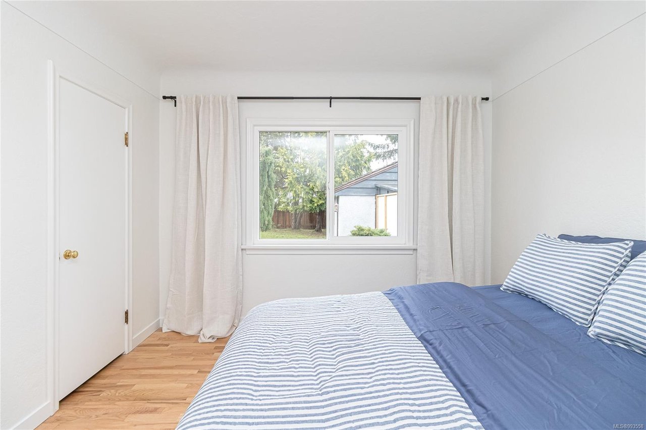 1867 Neil St, Saanich