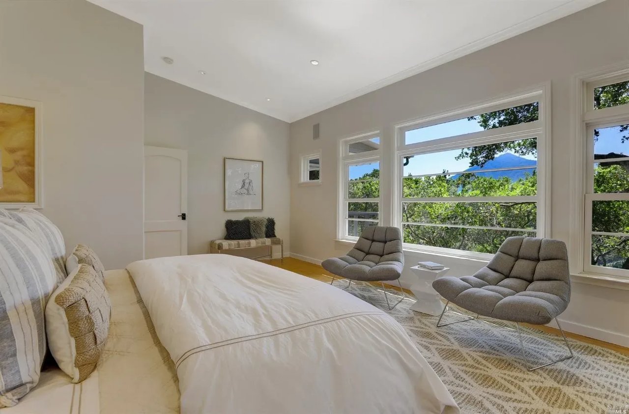 116 Winding Way