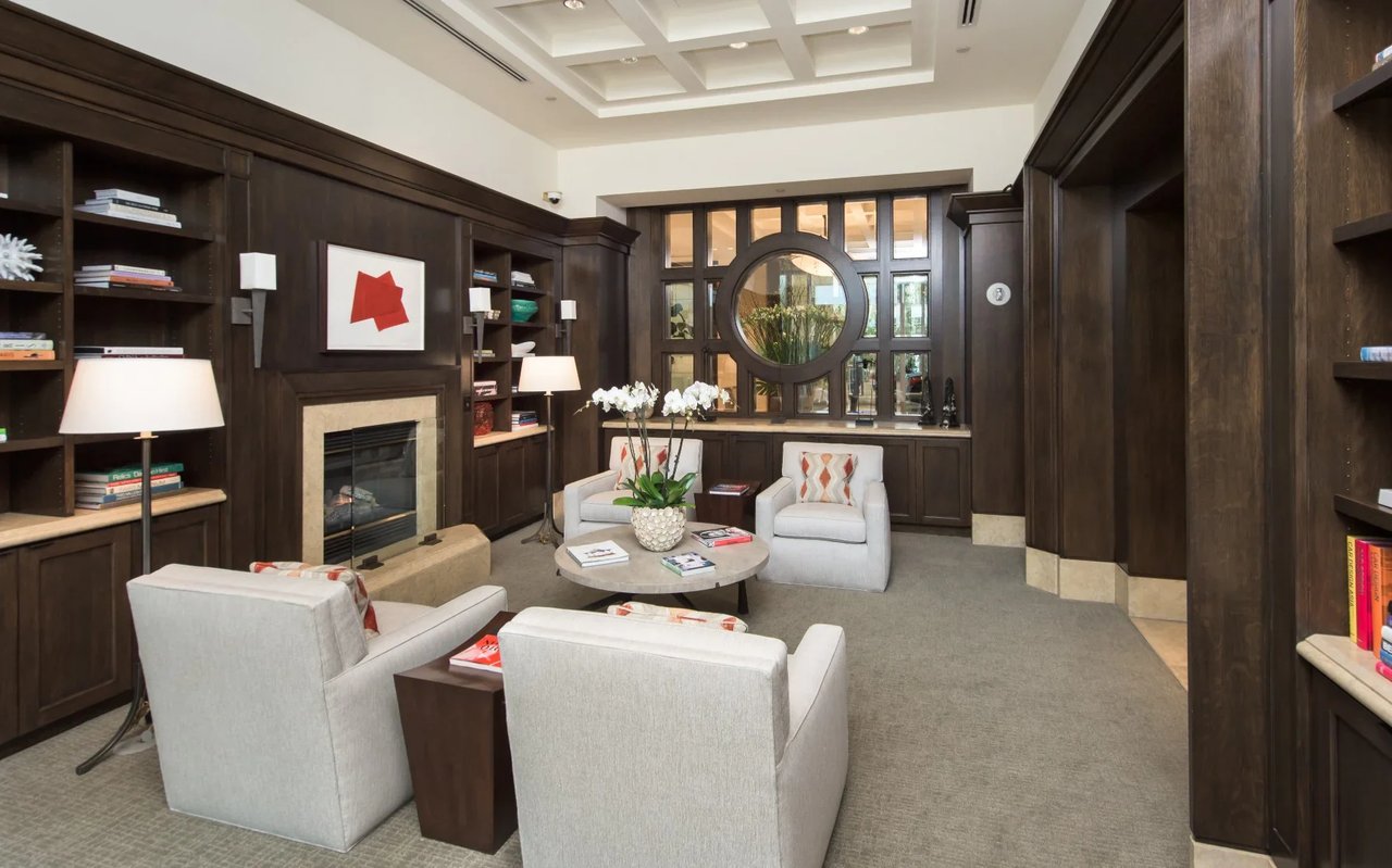 10727 Wilshire, 901