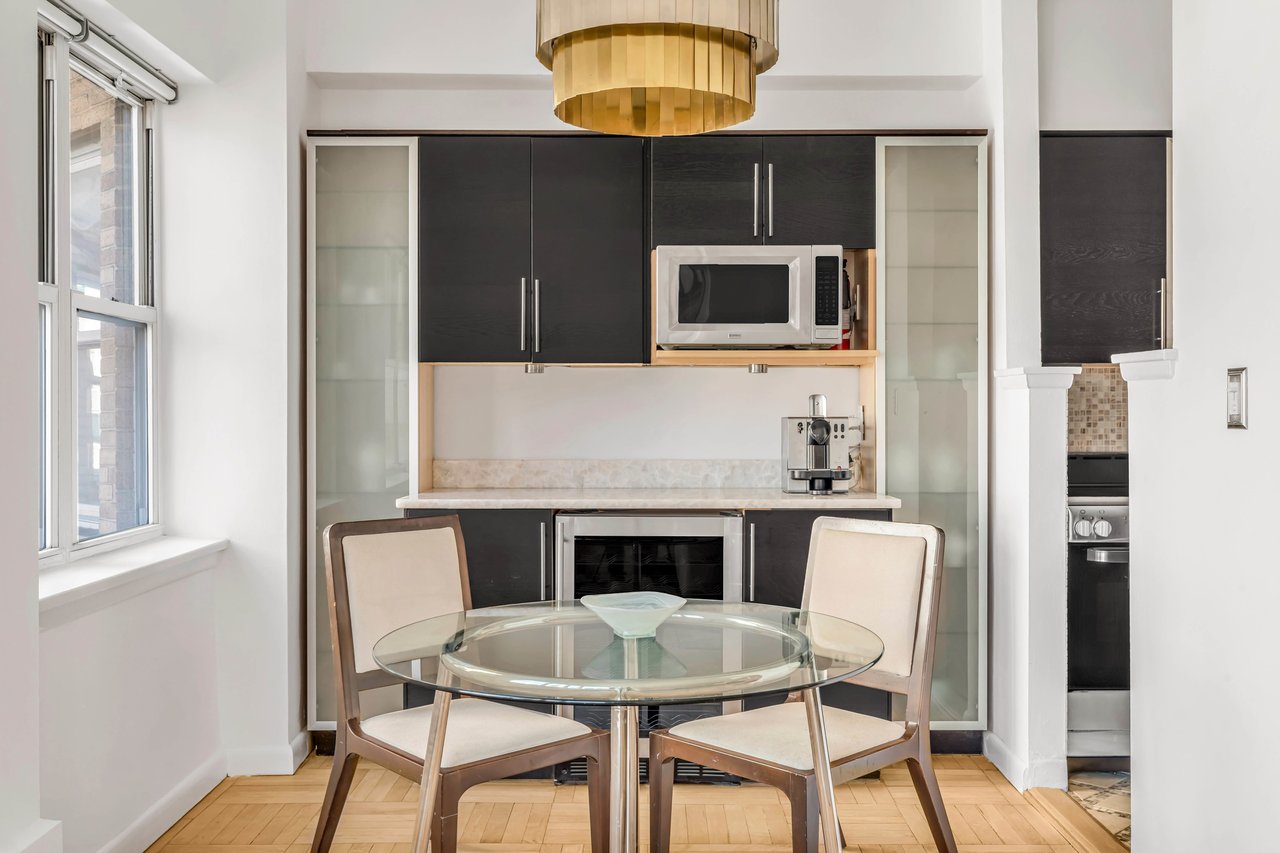 80 Park Avenue, 18P