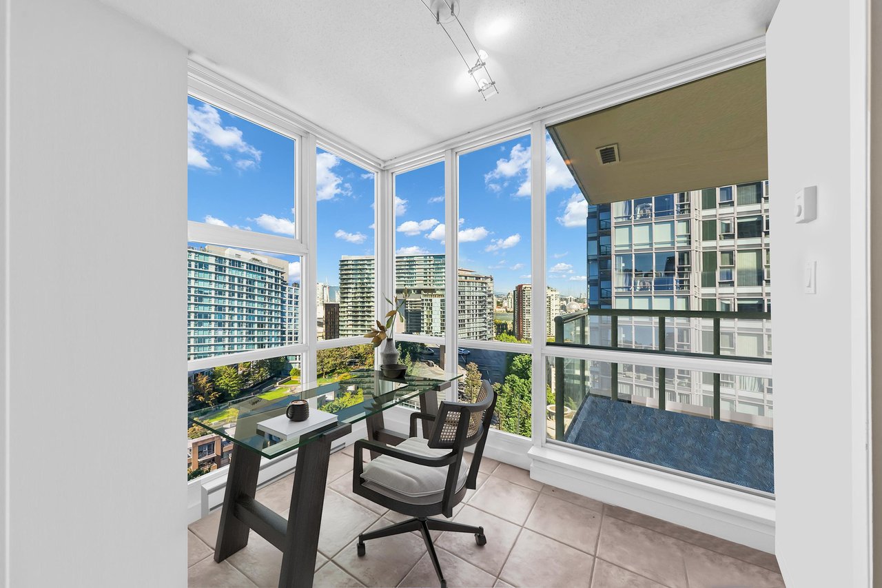 2207-1077 Marinaside Crescent, Vancouver