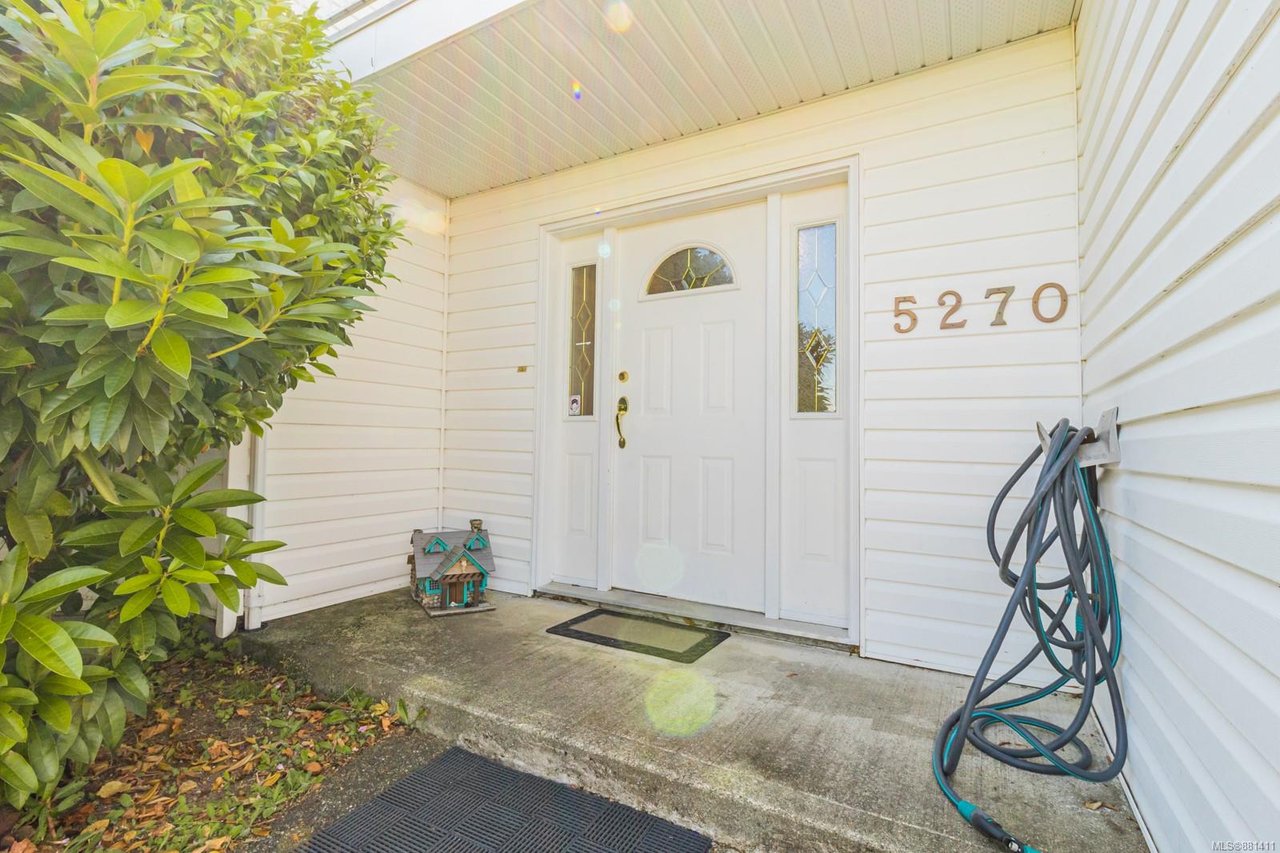 5270 Catalina Dr, Nanaimo