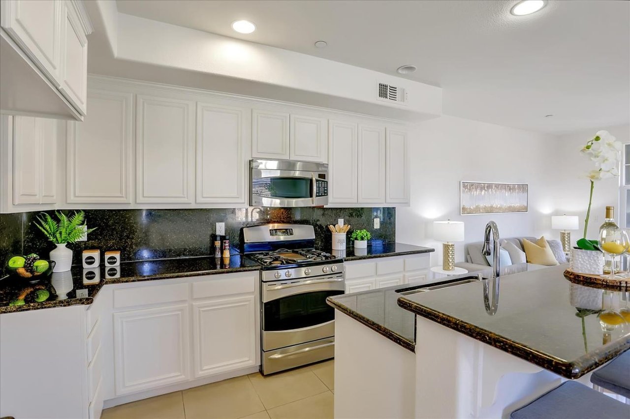 1816 Snell Pl