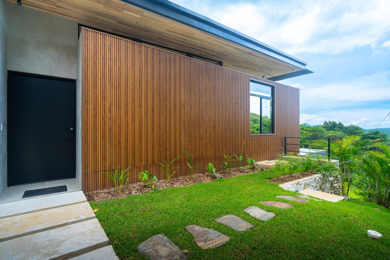 Solar Powered Ocean View Residence, Ojochal, Puntarenas