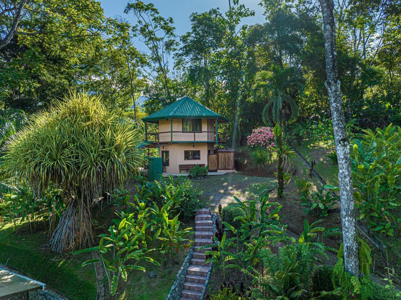 Uvita, Jungle Retreat Center on the Uvita River. Private and 17 Acres