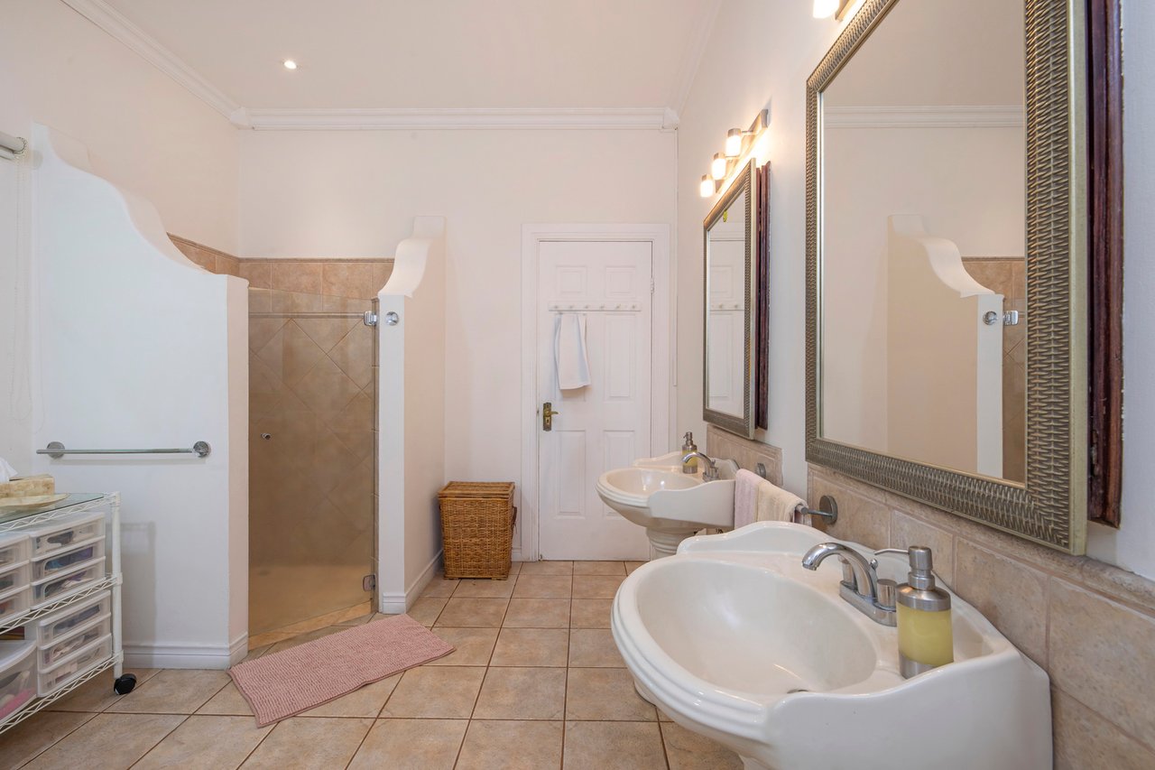 Artistic Mountain View Home, Santa Ana, San Jose