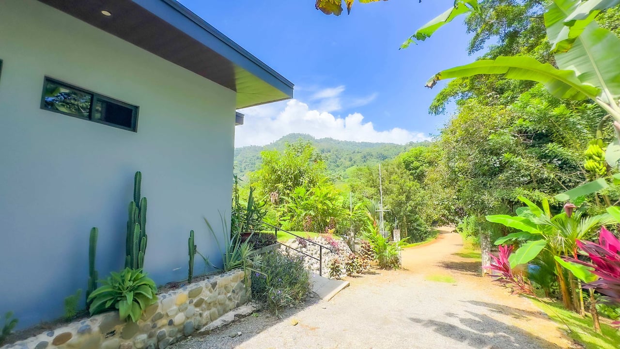 Charming Home in the Heart of Playa Hermosa, Uvita