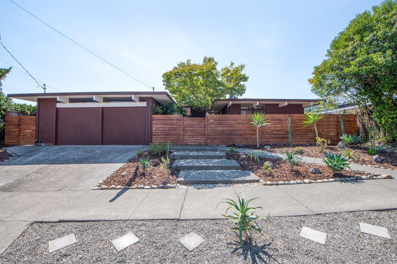 715 Del Ganado Rd