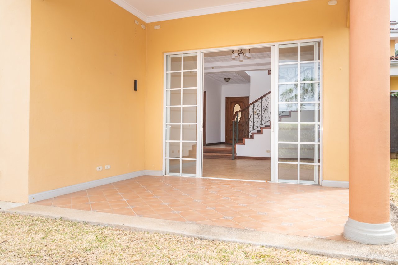 Colonial Gated Community Villa, Curridabat, San Jose